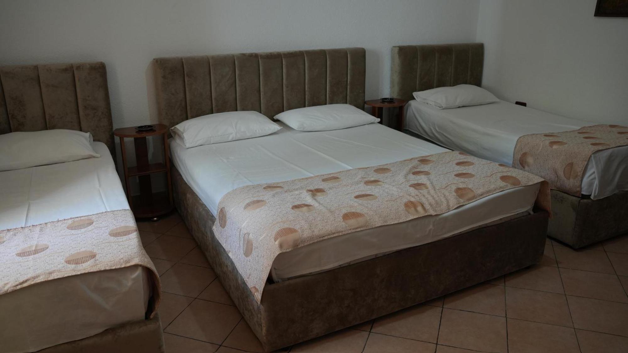 Alen Bar Hotel 地拉那 外观 照片